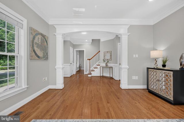 889 BALLOU ST, Herndon, VA 20170