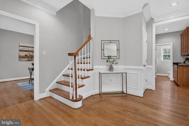 889 BALLOU ST, Herndon, VA 20170