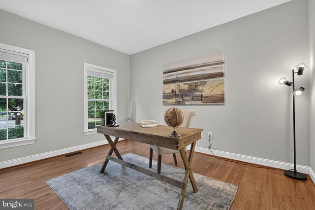 889 BALLOU ST, Herndon, VA 20170