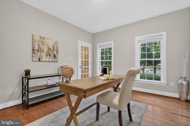 889 BALLOU ST, Herndon, VA 20170
