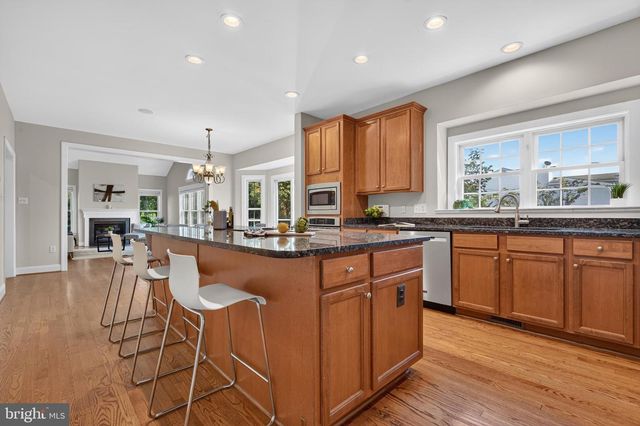 889 BALLOU ST, Herndon, VA 20170