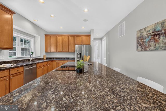 889 BALLOU ST, Herndon, VA 20170