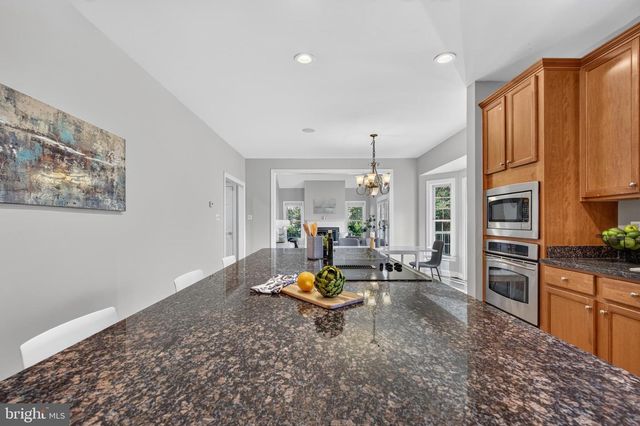 889 BALLOU ST, Herndon, VA 20170
