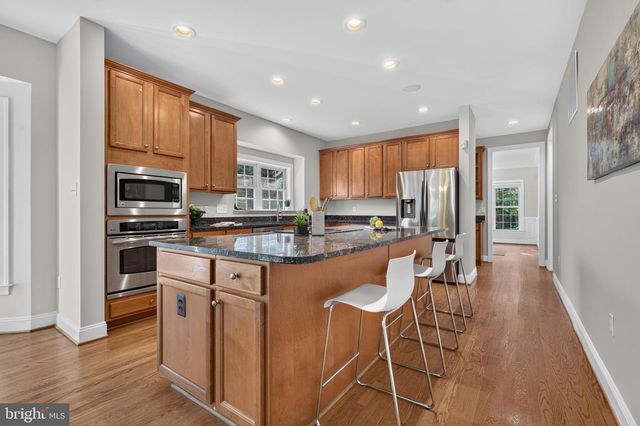 889 BALLOU ST, Herndon, VA 20170