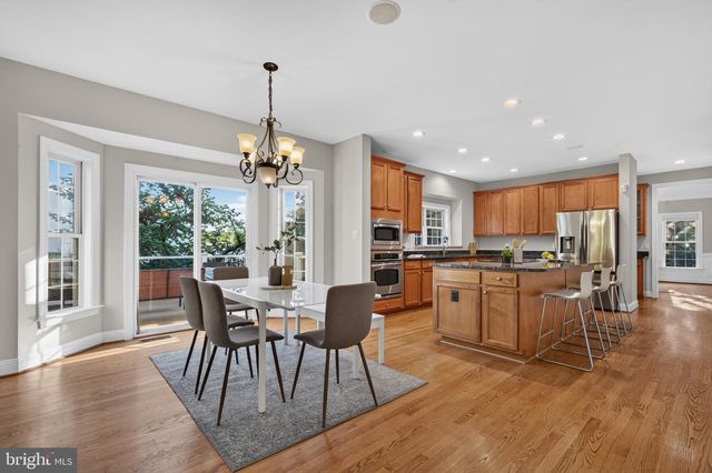 889 BALLOU ST, Herndon, VA 20170