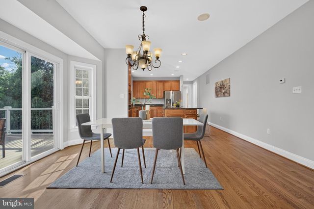889 BALLOU ST, Herndon, VA 20170