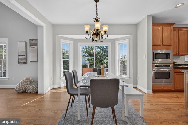 889 BALLOU ST, Herndon, VA 20170