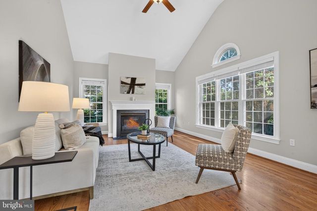 889 BALLOU ST, Herndon, VA 20170