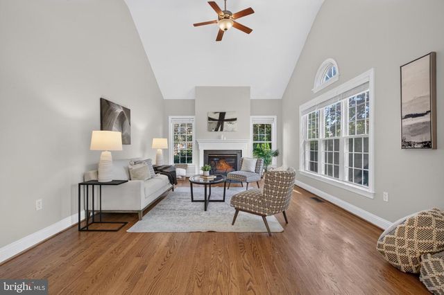 889 BALLOU ST, Herndon, VA 20170