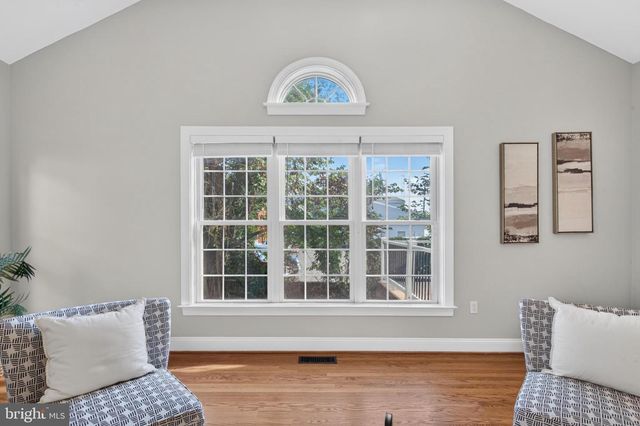889 BALLOU ST, Herndon, VA 20170
