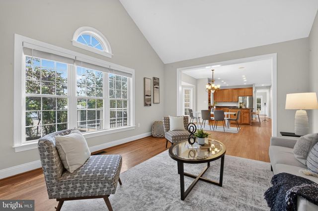 889 BALLOU ST, Herndon, VA 20170