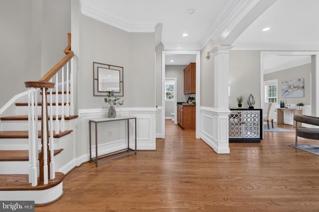 889 BALLOU ST, Herndon, VA 20170