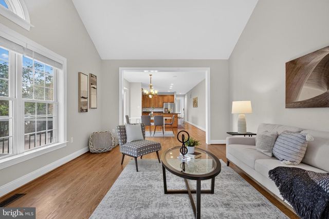 889 BALLOU ST, Herndon, VA 20170