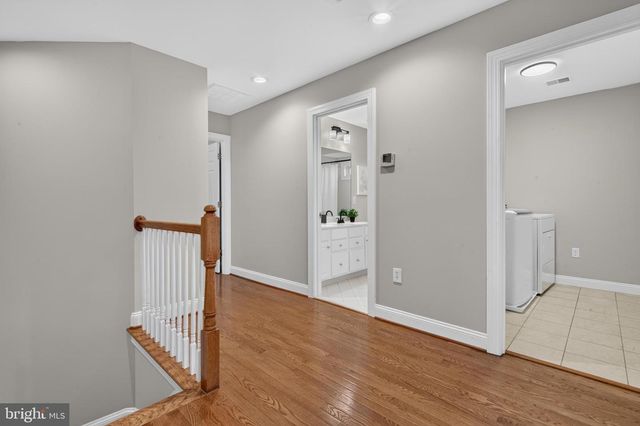 889 BALLOU ST, Herndon, VA 20170