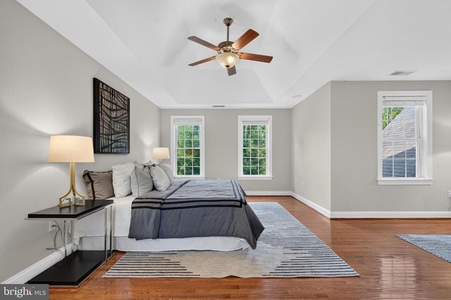 889 BALLOU ST, Herndon, VA 20170