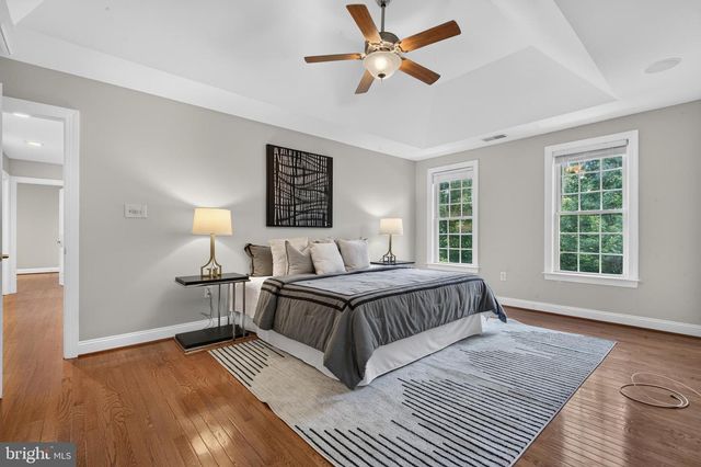 889 BALLOU ST, Herndon, VA 20170