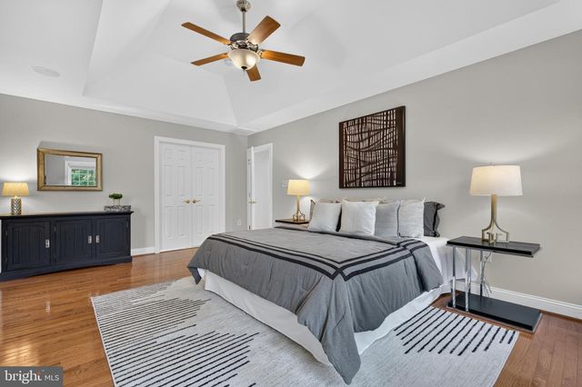 889 BALLOU ST, Herndon, VA 20170