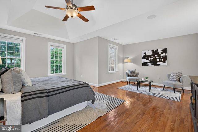 889 BALLOU ST, Herndon, VA 20170