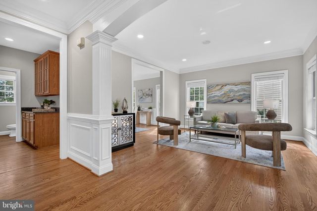 889 BALLOU ST, Herndon, VA 20170