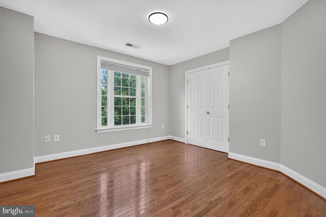 889 BALLOU ST, Herndon, VA 20170
