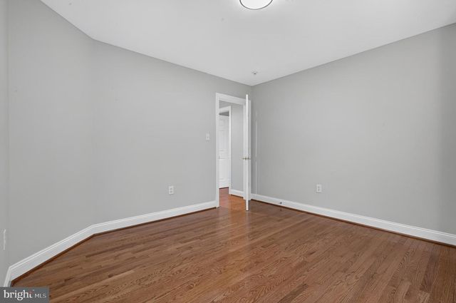 889 BALLOU ST, Herndon, VA 20170