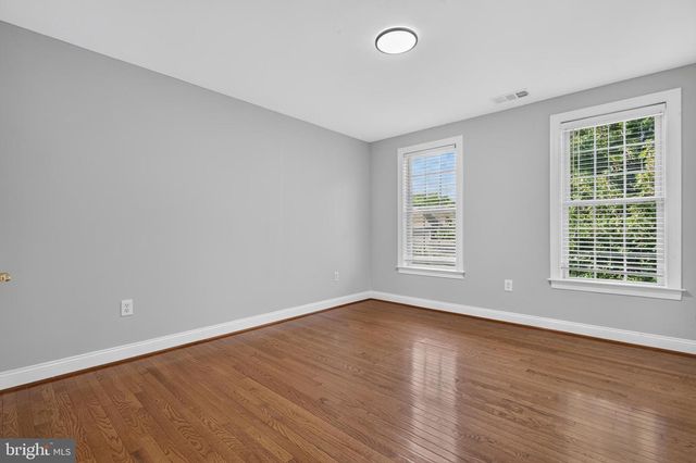 889 BALLOU ST, Herndon, VA 20170