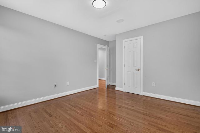 889 BALLOU ST, Herndon, VA 20170