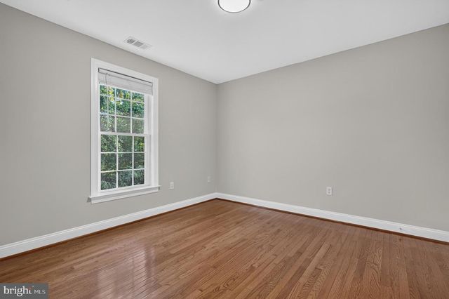 889 BALLOU ST, Herndon, VA 20170
