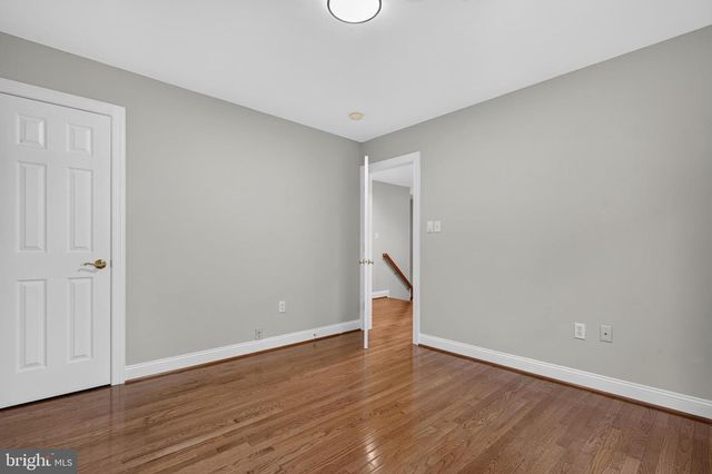 889 BALLOU ST, Herndon, VA 20170