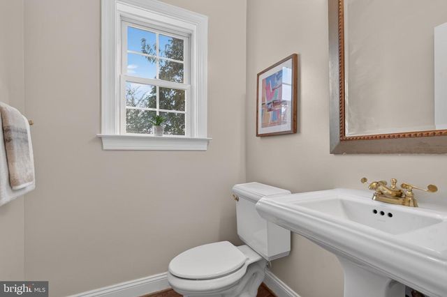 889 BALLOU ST, Herndon, VA 20170