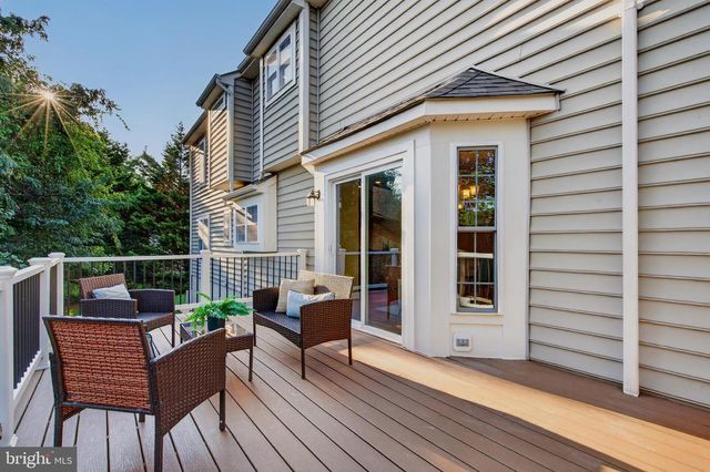 889 BALLOU ST, Herndon, VA 20170