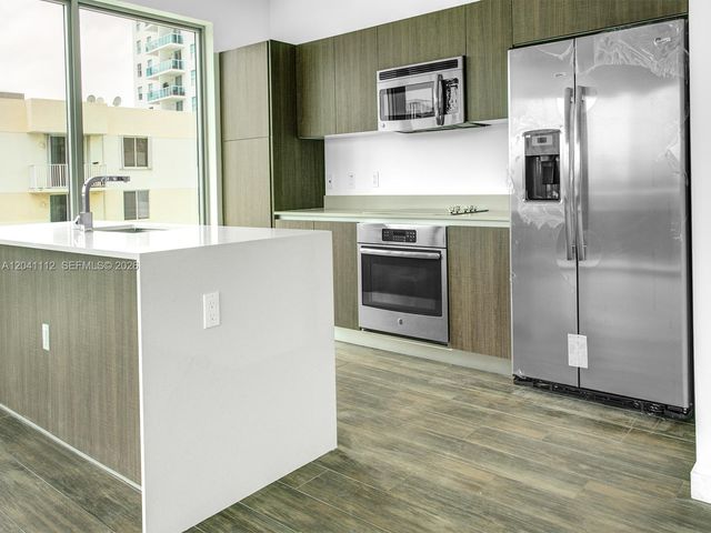 1600 SW 1st Avenue 401, Miami, FL 33129