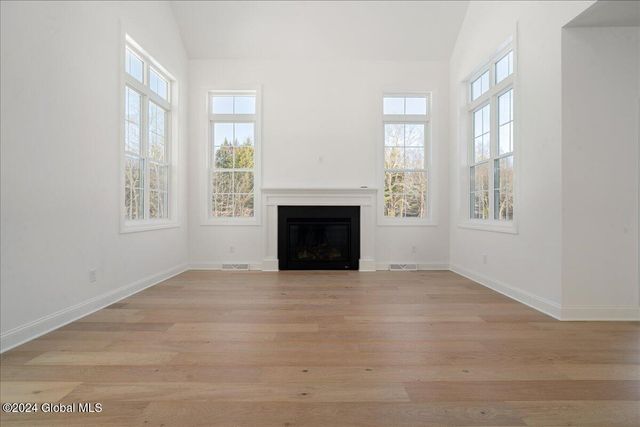 4 Brookhaven Court, Wilton, NY 12866