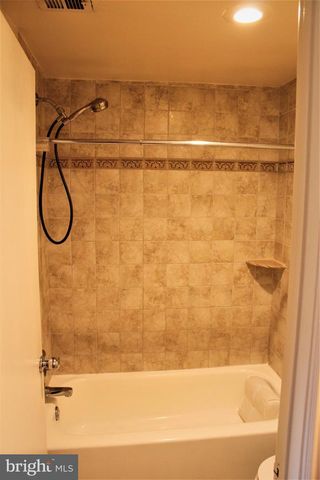 6060 CALIFORNIA CIR #110, Rockville, MD 20852