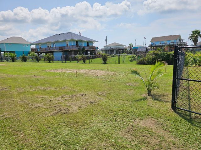 915 W Verdia Drive, Port Bolivar, TX 77650