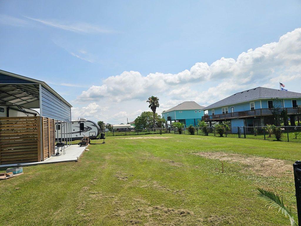 915 W Verdia Drive, Port Bolivar, TX 77650