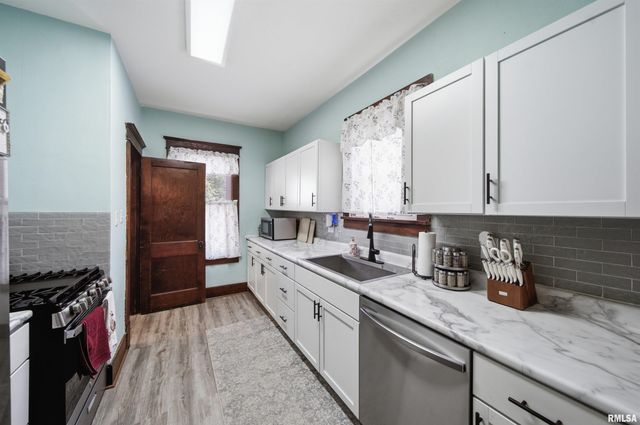 606 S 10TH Street, Pekin, IL 61554