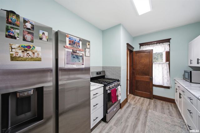 606 S 10TH Street, Pekin, IL 61554
