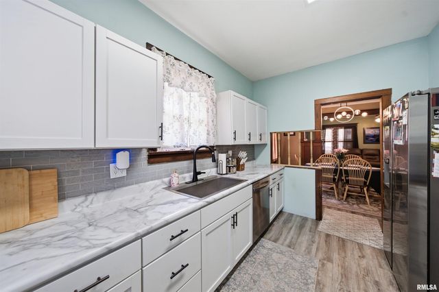 606 S 10TH Street, Pekin, IL 61554
