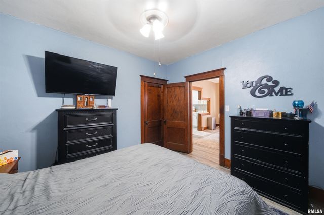 606 S 10TH Street, Pekin, IL 61554