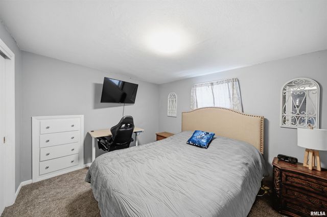 606 S 10TH Street, Pekin, IL 61554