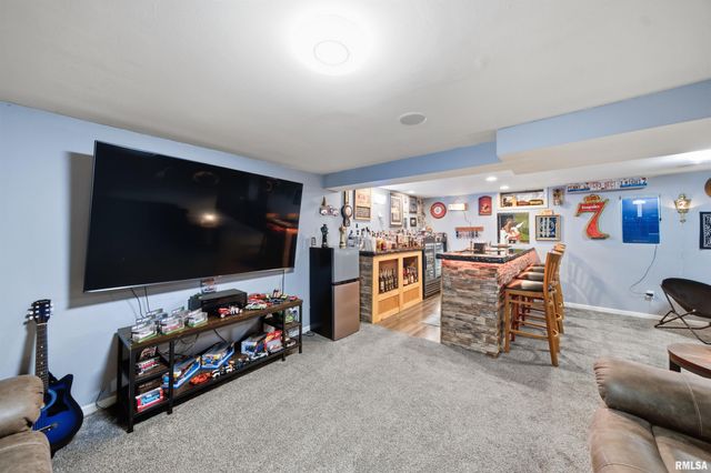 606 S 10TH Street, Pekin, IL 61554