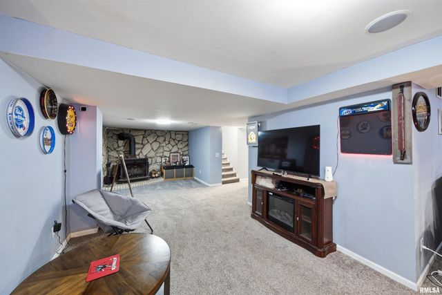 606 S 10TH Street, Pekin, IL 61554