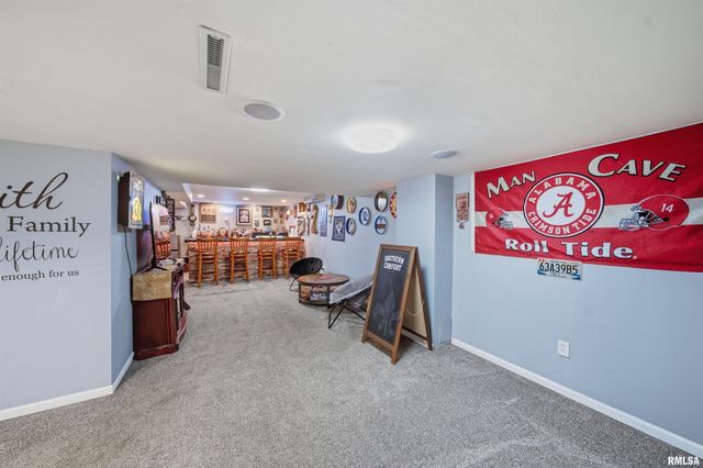 606 S 10TH Street, Pekin, IL 61554
