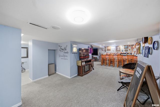 606 S 10TH Street, Pekin, IL 61554