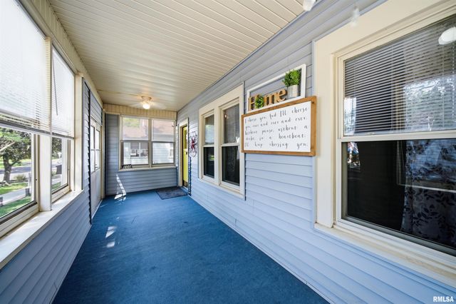 606 S 10TH Street, Pekin, IL 61554