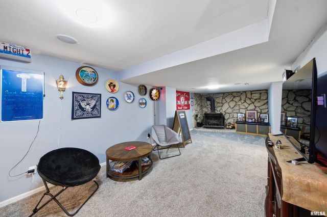 606 S 10TH Street, Pekin, IL 61554