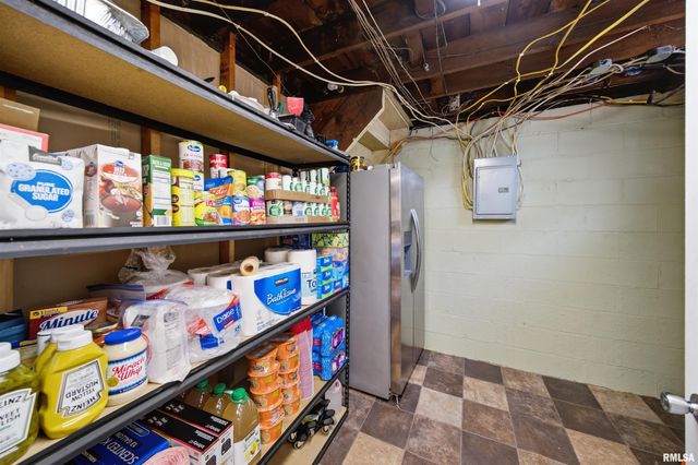 606 S 10TH Street, Pekin, IL 61554