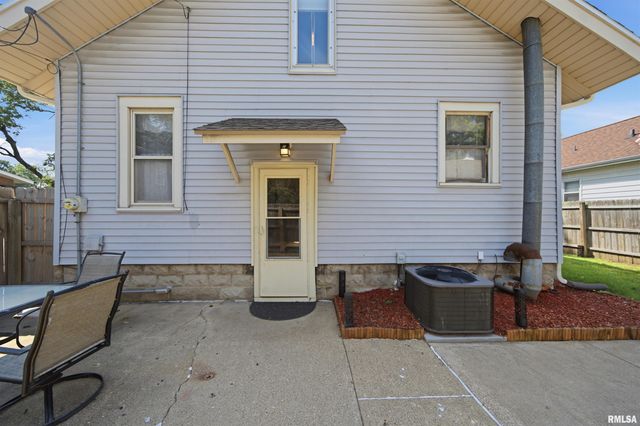 606 S 10TH Street, Pekin, IL 61554
