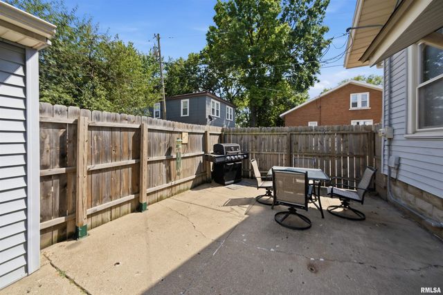606 S 10TH Street, Pekin, IL 61554